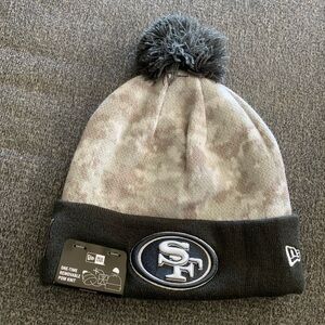 San Francisco 49ers SALUTE TO SERVICE New Era Knit Beanie NWT 🌴